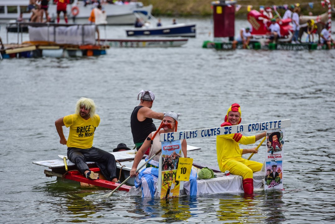 Régate de baignoires à Dinant