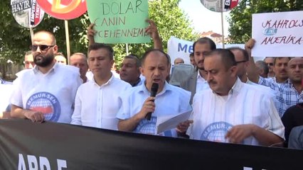 Bolu'da, Dolar Fotokopisini Önce Ayaklar Altına Aldılar Sonra Yaktılar