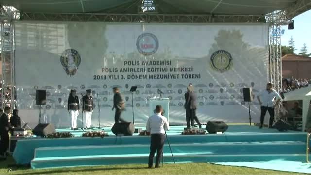 Bakan Soylu'dan Mezun Olan Polislere Vicdan ve Kanun Uyarısı... Vicdan ve Kanun. Bu İkisinden...