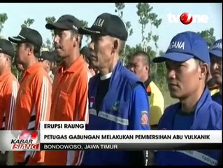 Télécharger la video: Petugas Gabungan Bersihkan Abu Vulkanik Gunung Raung