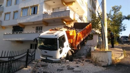 Her Şey Bir Anda Oldu: Freni Patlayan Kamyon...