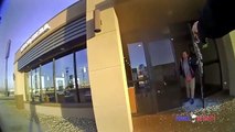 Une femme casse les vitres d'un restaurant sous les yeux de la police