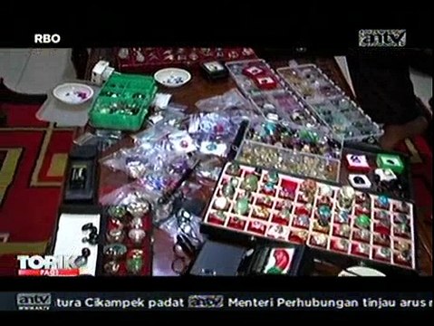 Seorang Pria di Kalimantan Puluhan Tahun Mengumpulkan Batu Akik