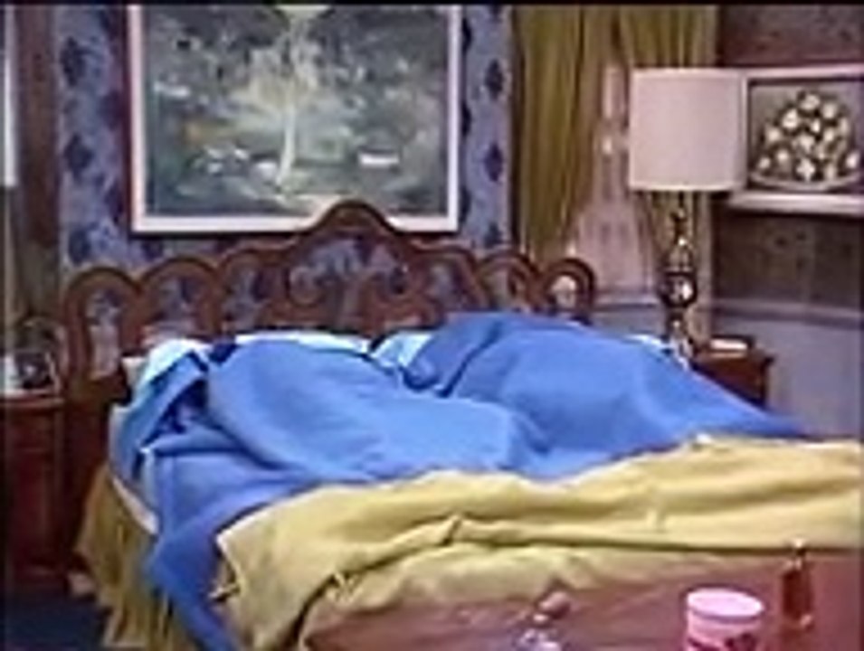 Maude S02E01  "Walter's Problem: Part 1"