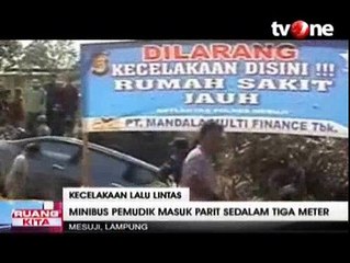 Hindari Tabrakan, Mobil Pemudik Tercebur Parit 3 Meter