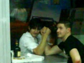 BRAS DE FER MIKA ET DENIS