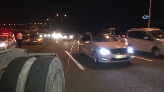 Elektrik Direği Devrildi, Kazalar Peş Peşe Geldi