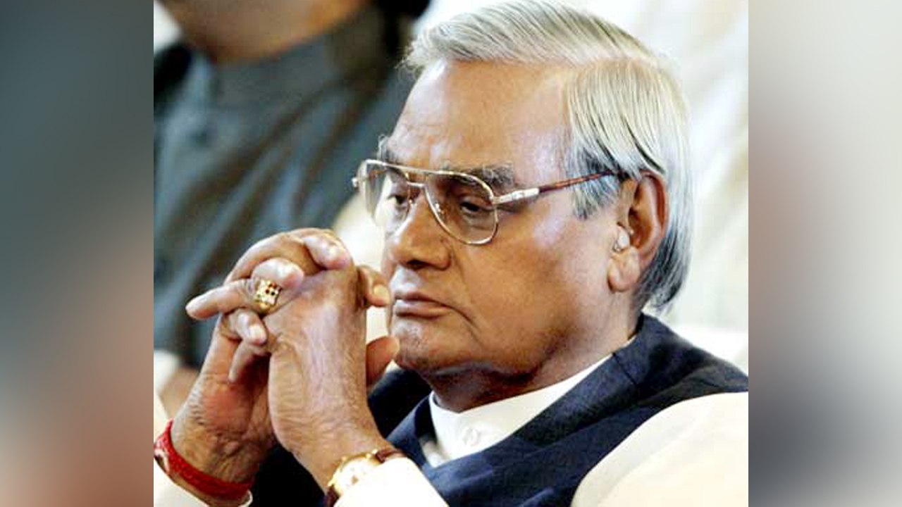 Atal Bihari की हालत नाजुक, PM Modi समेत शीर्ष नेता AIIMS पहुंचे | वनइंडिया हिंदी