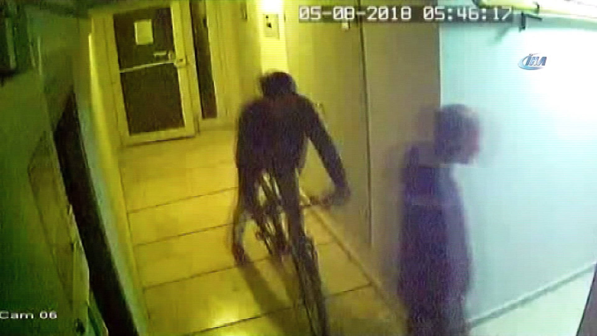 Hırsızların bisiklet çaldığı anlar kameralara böyle yansıdı - Dailymotion  Video