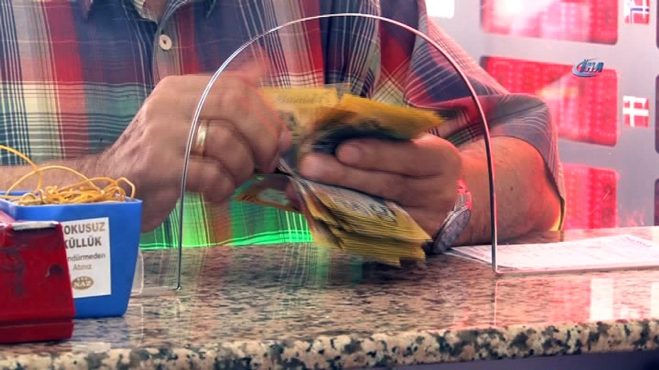 Döviz büroları Türk Lirası yetiştirmekte zorlanıyor