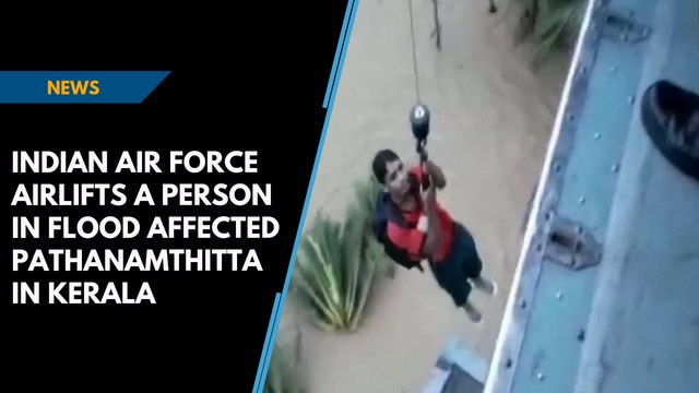 Kerala Floods | Indian Air Force airlifts a person in flood affected Pathanamthitta