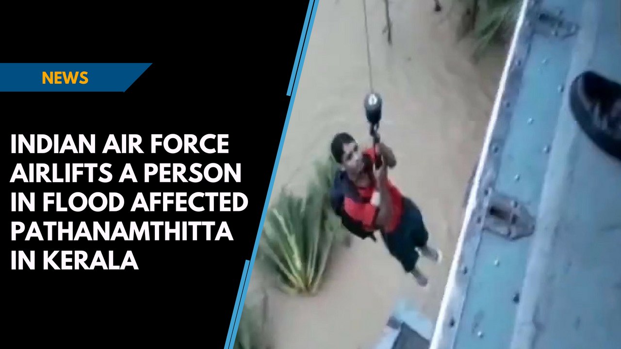 Kerala Floods | Indian Air Force airlifts a person in flood affected Pathanamthitta