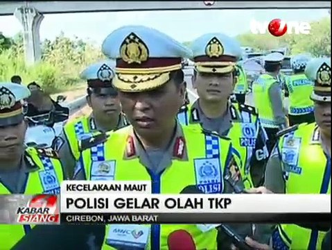 Olah TKP Kecelakaan Bus Rukun Sayur di Tol Palikanci
