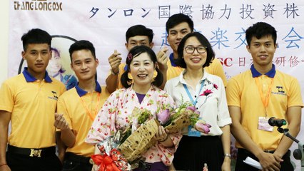 Ca sĩ Sachiyo giao lưu với học sinh Việt