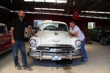 Eski Otomobiller Onların Elinde Hayat Buluyor