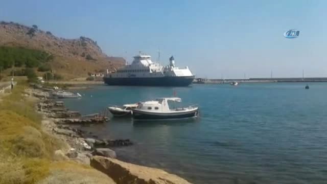 Gökçeada'da Feribot Karaya Oturdu