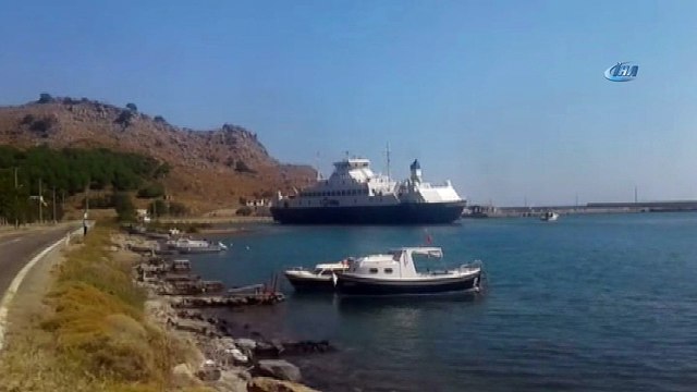 Gökçeada’da feribot karaya oturdu
