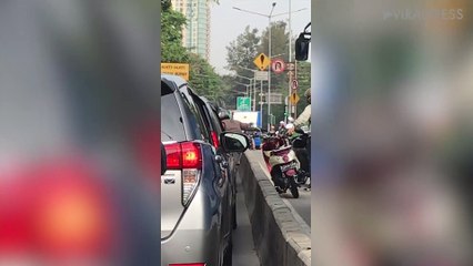 Lads Lift Mopeds Over Barrier To Dodge Bus Lane Fine