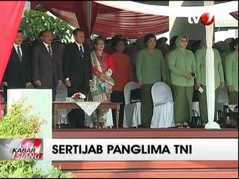 Jenderal Moeldoko Serahkan Tongkat Komando ke Gatot Nurmantyo