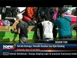 Tak Ada Dermaga, Pemudik Gunakan Jasa Ojek Gendong