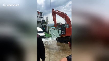 How not to disembark the ferry after your holidays