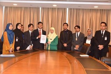 Student groups hand over memorandum to Wan Azizah over UMS student rape case
