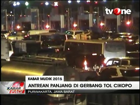 Antrean Panjang Kendaraan Terjadi di Gerbang Tol Cikopo