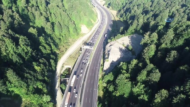 TEM’de Bayram Yoğunluğu Başladı: Bayram Trafiği Havadan Görüntülendi