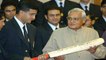 When Atal Bihari Vajpayee Gifted Bat to Sourav Ganguly and Team India|वनइंडिया हिंदी
