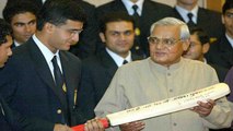 When Atal Bihari Vajpayee Gifted Bat to Sourav Ganguly and Team India|वनइंडिया हिंदी