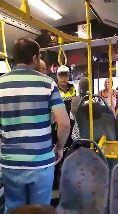 Trafik polisi sokak köpeğini öldürdü