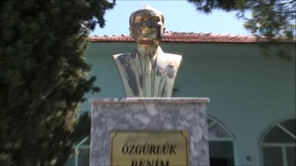 Hatim İndiren Öğrencilere Aileleri ve Yakınları Tarafından Altın Takıldı