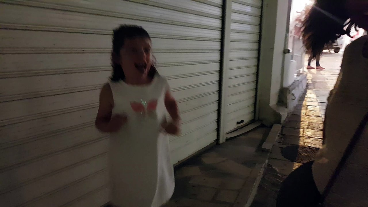 Eve - août 2018 - Danse à Corfou (1/2)