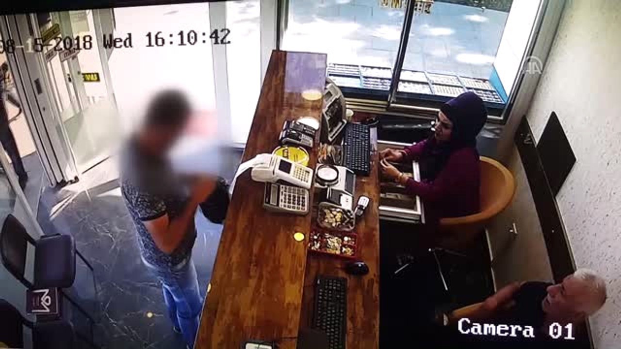 Milli Hassasiyeti Sahte Altınla Fırsata Çevirmeye Çalıştı