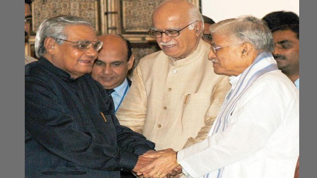 Atal Bihari Vajpayee, LK Advani और Murli Manohar Joshi की टूटी तिकड़ी | वनइंडिया हिंदी
