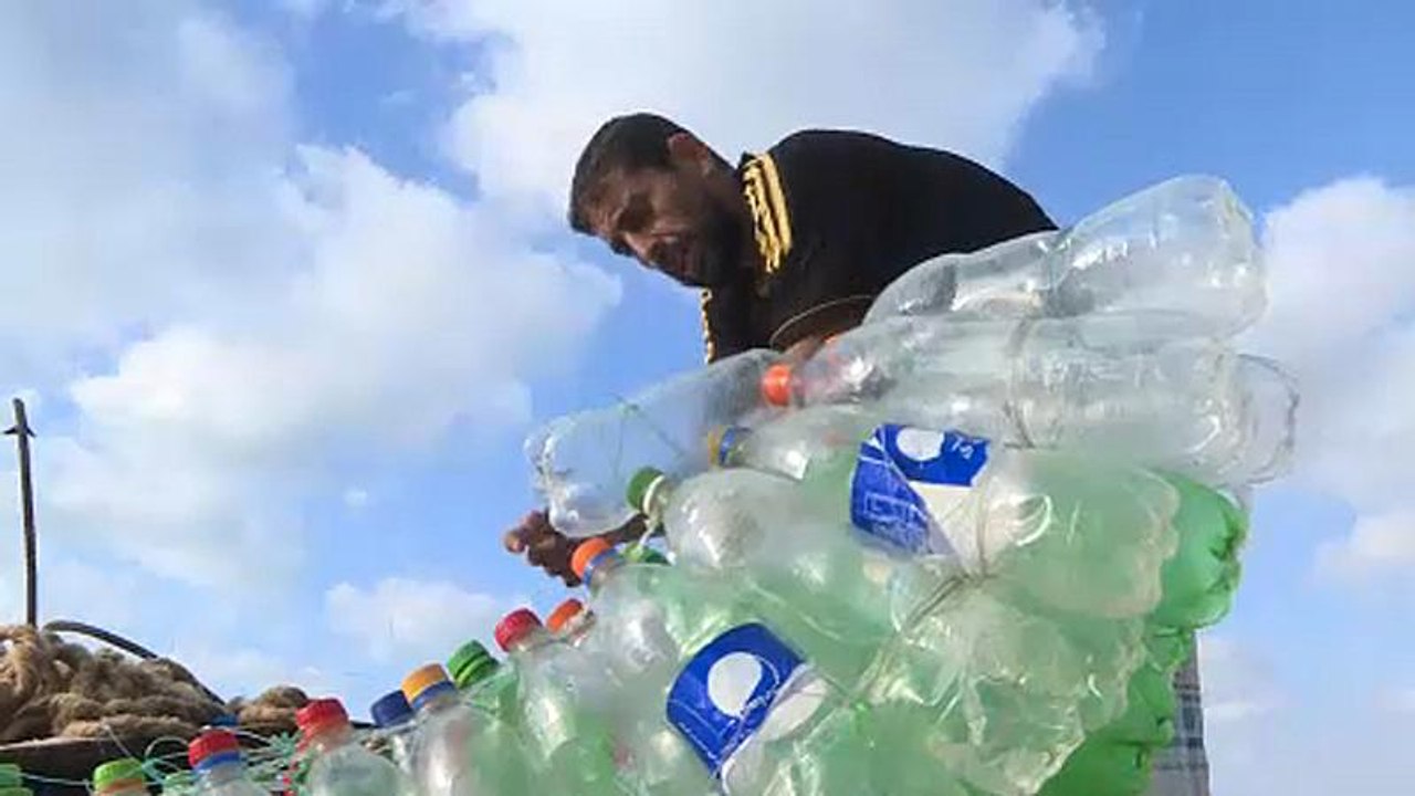 Gaza: la barca fatta con le bottiglie