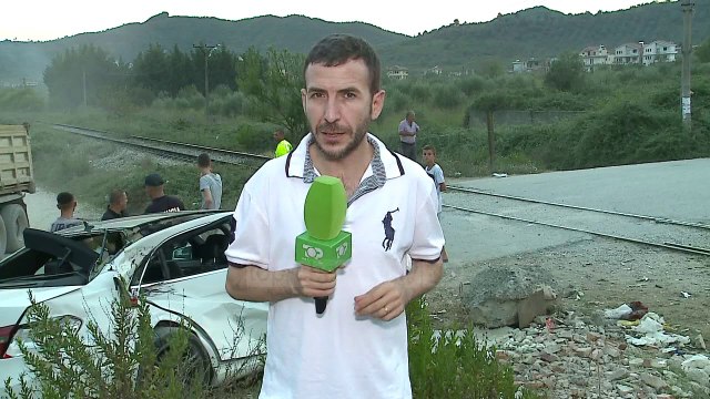 Treni merr para një tjetër makinë - Top Channel Albania - News - Lajme