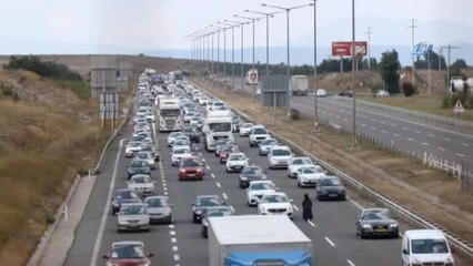 Tatilciler 35 Kilometrelik Araç Kuyruğu Oluşturdu