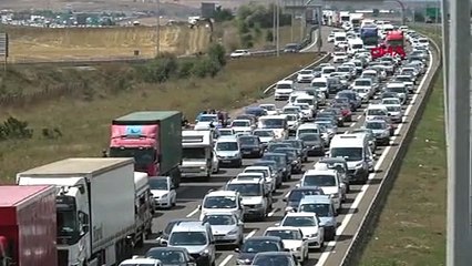 TEM'in Bolu geçişinde 35 kilometrelik araç kuyruğu oluştu