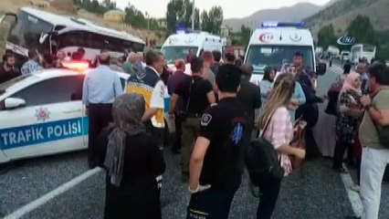 AK Parti üyelerini taşıyan otobüsle otomobil çarpıştı: 4 ölü, 13 yaralı