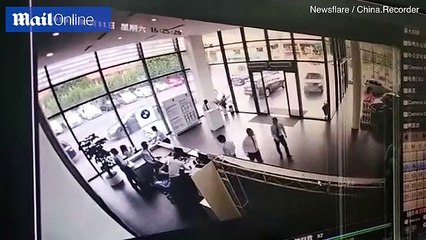 A girl trying to test a BMW X1 car breaks into the gallery and almost tramples on its visitors!