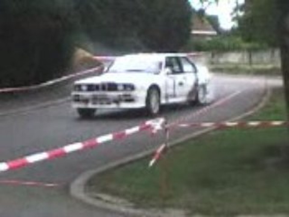 BMW EPINGLE EN BURNOUT