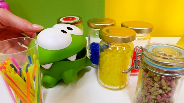 Om Nom Spielzeug in Romeos Labor. Kindervideos auf Deutsch