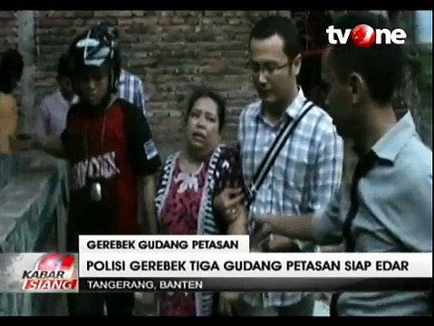 Digerebek Polisi, Pemilik Gudang Petasan Menangis
