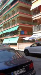 Un home que retirava llaços grocs a Canet de Mar agredeix amb un ganivet un veí