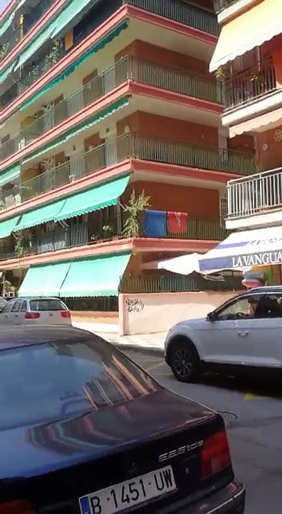 Un home que retirava llaços grocs a Canet de Mar agredeix amb un ganivet un veí