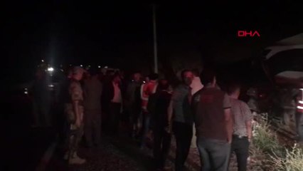 Van'da AK Parti Heyetini Taşıyan Otobüs ile Otomobil Çarpıştı 4 Ölü, 12 Yaralı Hd