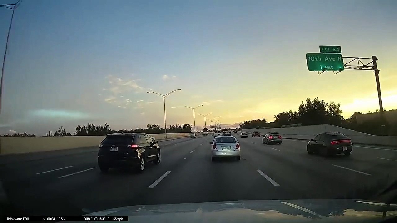 Ce conducteur évite le pire d'une façon géniale... Chance ou maitrise???