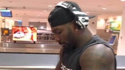 Dez signs Browns helmet at Cleveland airport Thursday