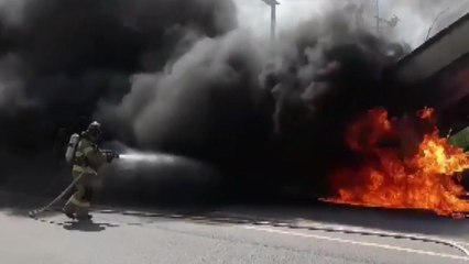 인천 송도 덤프트럭 화재..."정비하다 불" / YTN